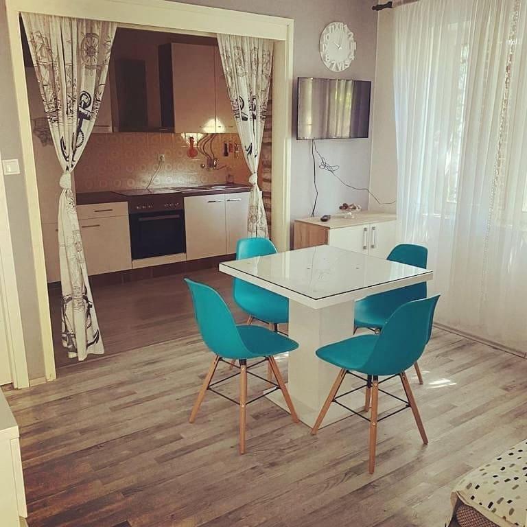Apartment 51 Gornji Karin Rom bilde